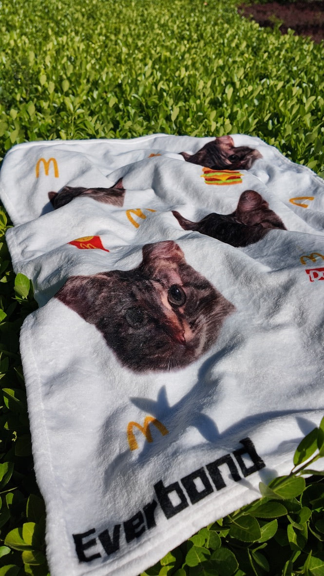 Custom “MeowDolnad” Pet Face Fleece Blanket – Soft & Cozy Personalized Cat or Dog Throw