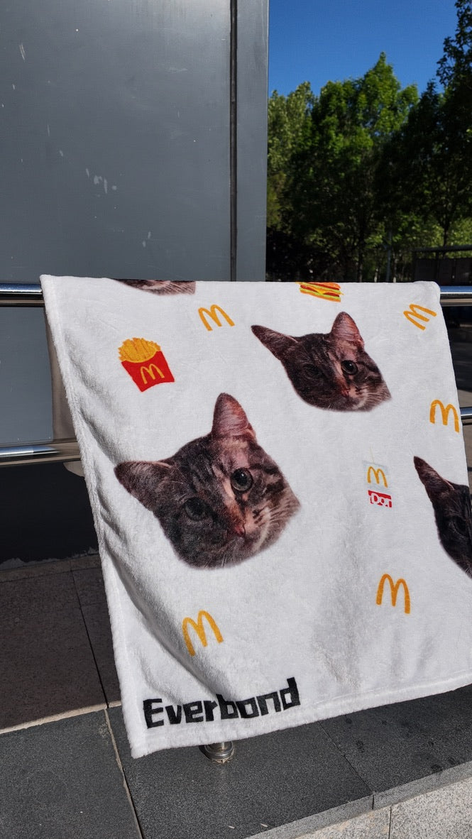 Custom “MeowDolnad” Pet Face Fleece Blanket – Soft & Cozy Personalized Cat or Dog Throw