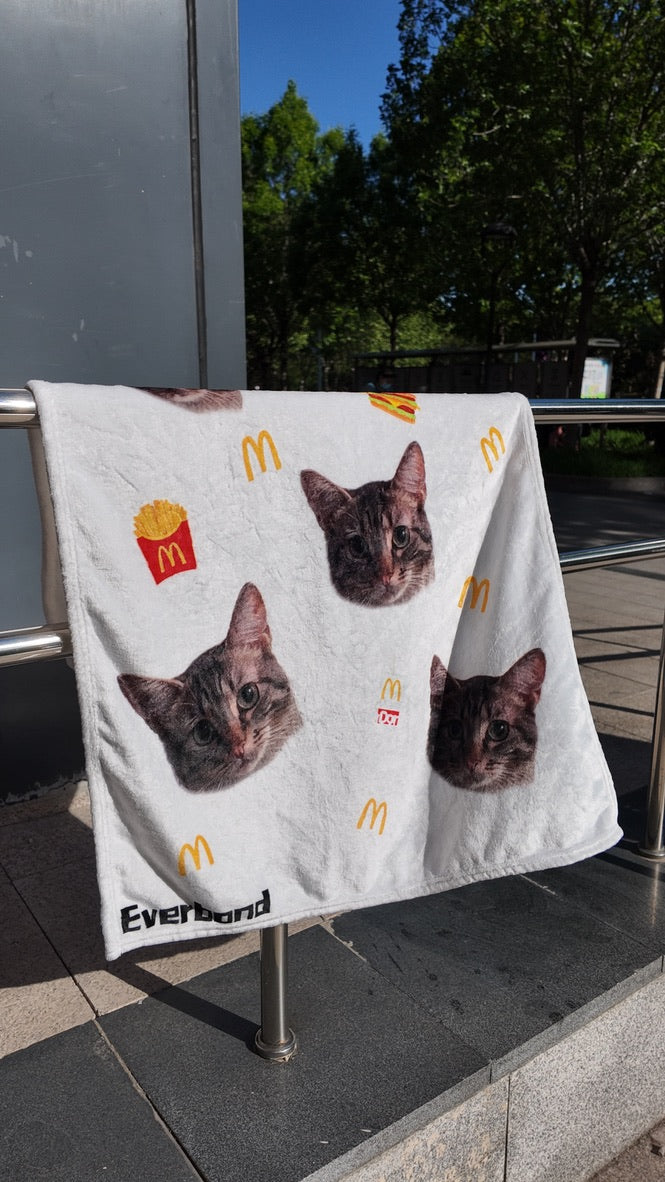 Custom “MeowDolnad” Pet Face Fleece Blanket – Soft & Cozy Personalized Cat or Dog Throw